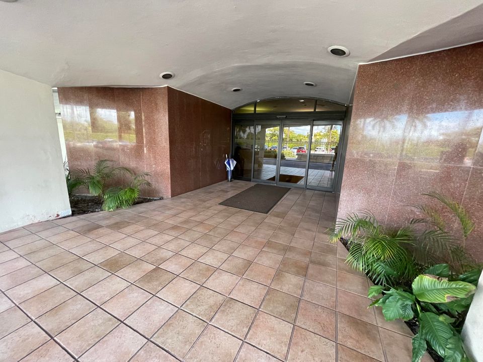 En Venta: $299,000 (1 camas, 1 baños, 896 Pies cuadrados)