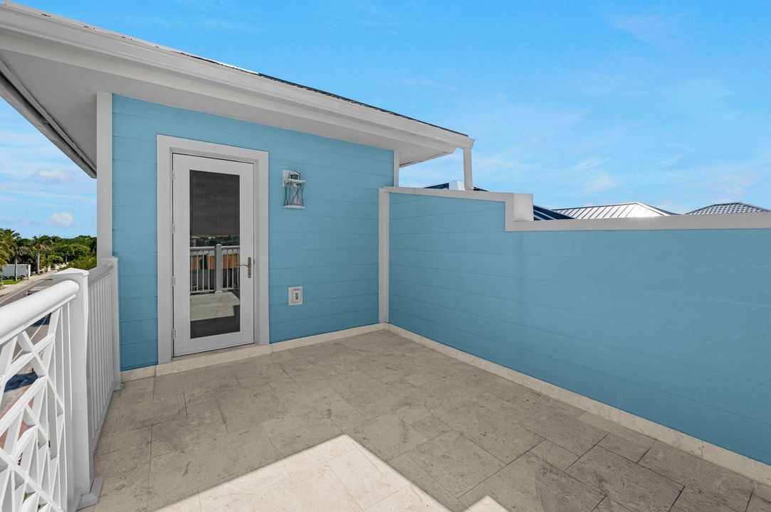 For Sale: $2,999,999 (3 beds, 4 baths, 3022 Square Feet)