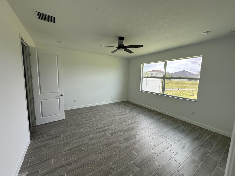 出租: $4,300 (5 贝兹, 3 浴室, 2869 平方英尺)