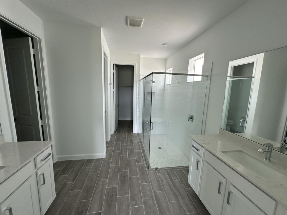 出租: $4,300 (5 贝兹, 3 浴室, 2869 平方英尺)