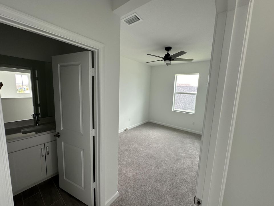 出租: $4,300 (5 贝兹, 3 浴室, 2869 平方英尺)