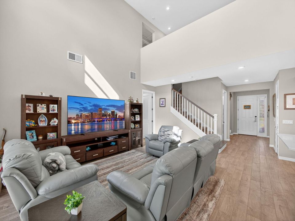 待售: $565,000 (4 贝兹, 3 浴室, 2600 平方英尺)