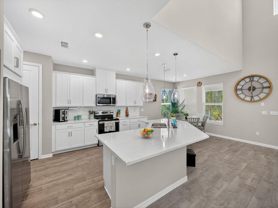 待售: $565,000 (4 贝兹, 3 浴室, 2600 平方英尺)