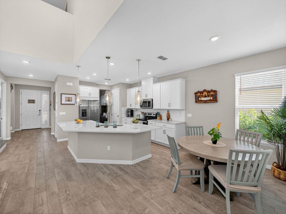 待售: $565,000 (4 贝兹, 3 浴室, 2600 平方英尺)