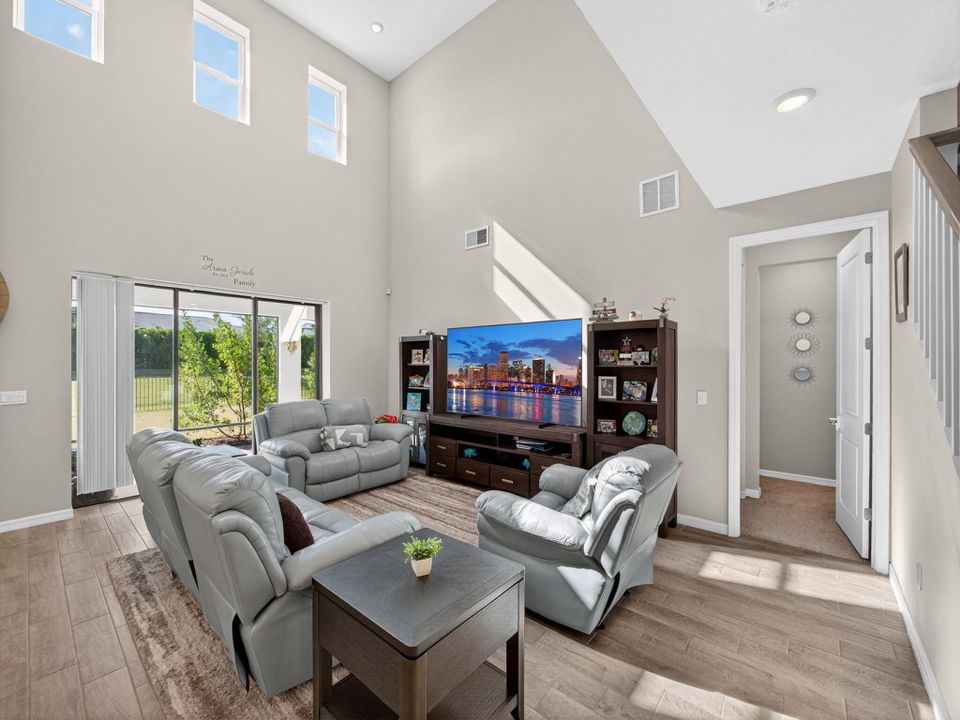 待售: $565,000 (4 贝兹, 3 浴室, 2600 平方英尺)