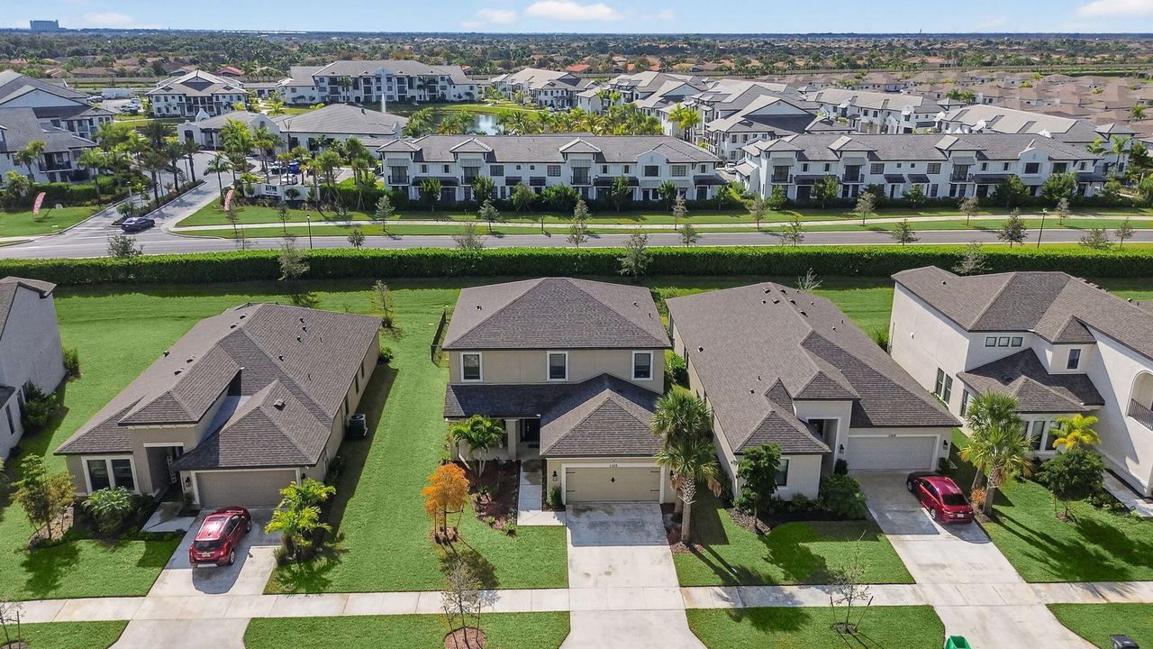 待售: $565,000 (4 贝兹, 3 浴室, 2600 平方英尺)