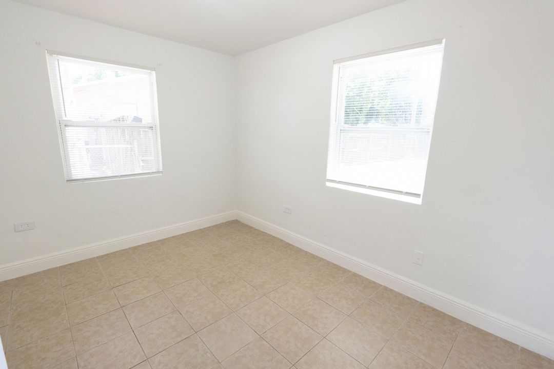 待售: $350,000 (2 贝兹, 1 浴室, 567 平方英尺)