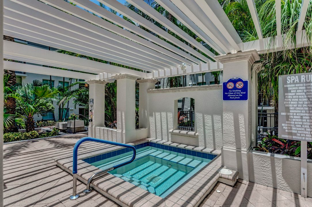 出租: $4,250 (2 贝兹, 2 浴室, 1121 平方英尺)