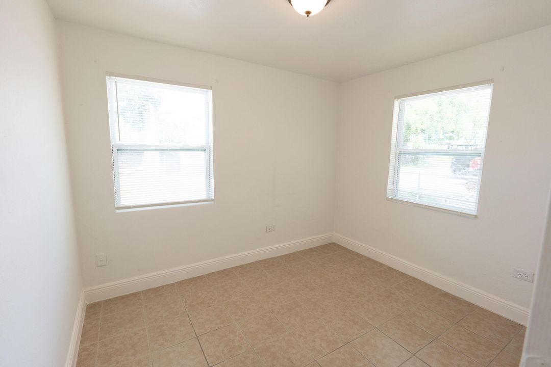 待售: $350,000 (2 贝兹, 1 浴室, 567 平方英尺)