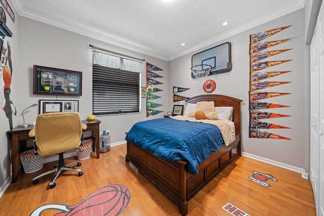 For Rent: $5,500 (3 beds, 2 baths, 2497 Square Feet)