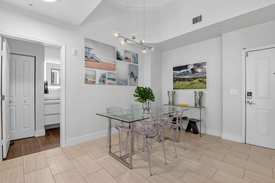 出租: $4,250 (2 贝兹, 2 浴室, 1121 平方英尺)