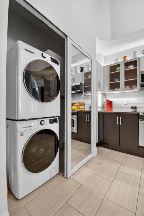 出租: $4,250 (2 贝兹, 2 浴室, 1121 平方英尺)