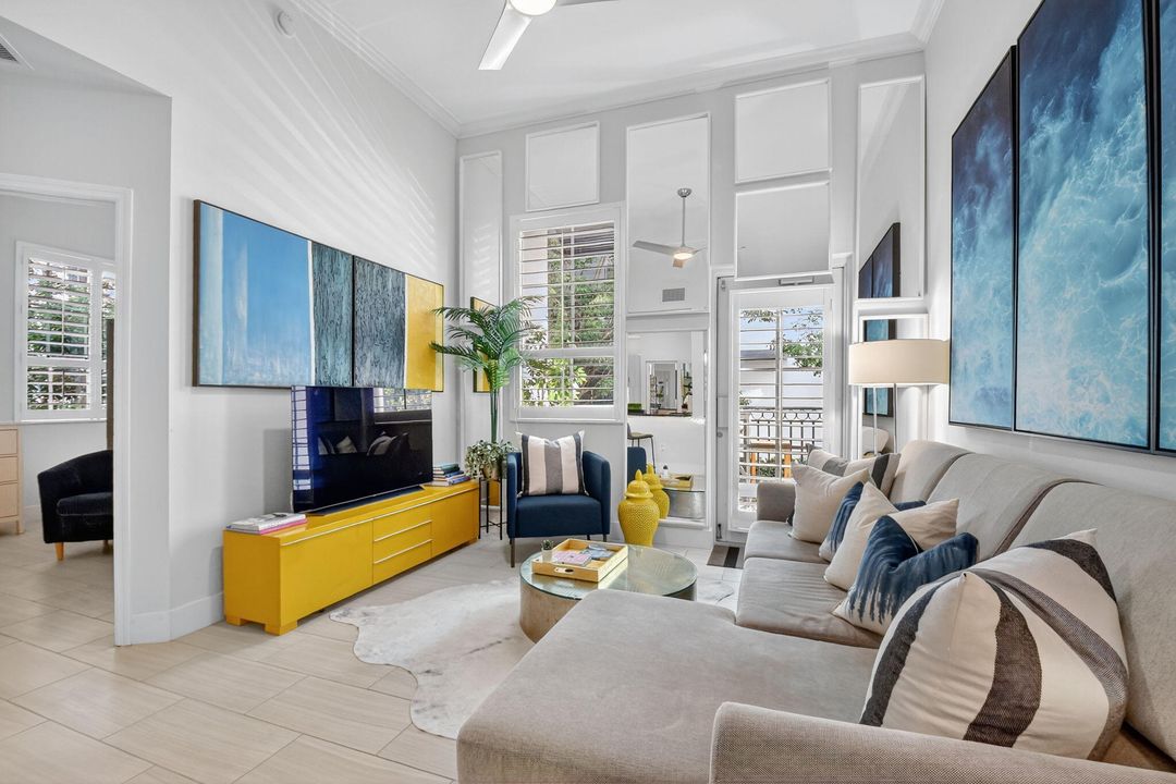 出租: $4,250 (2 贝兹, 2 浴室, 1121 平方英尺)