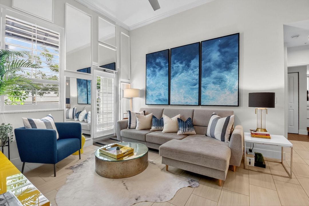 出租: $4,250 (2 贝兹, 2 浴室, 1121 平方英尺)