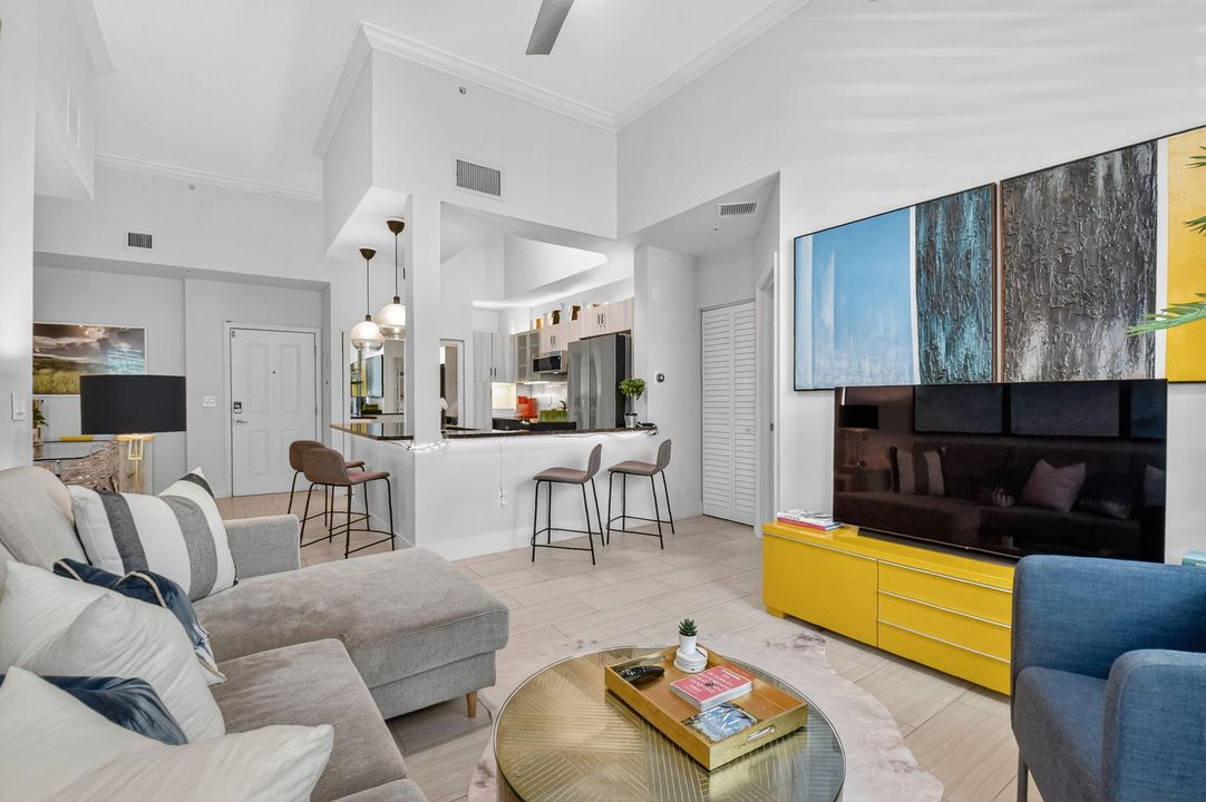 出租: $4,250 (2 贝兹, 2 浴室, 1121 平方英尺)