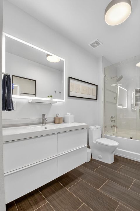 出租: $4,250 (2 贝兹, 2 浴室, 1121 平方英尺)