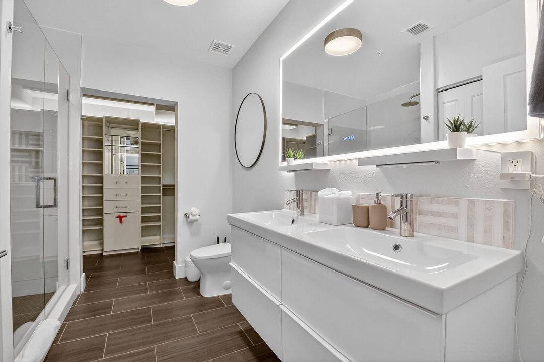 出租: $4,250 (2 贝兹, 2 浴室, 1121 平方英尺)