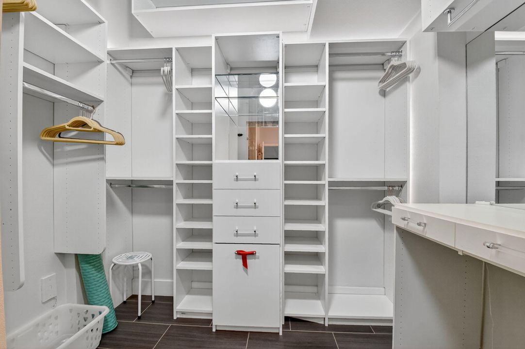 出租: $4,250 (2 贝兹, 2 浴室, 1121 平方英尺)