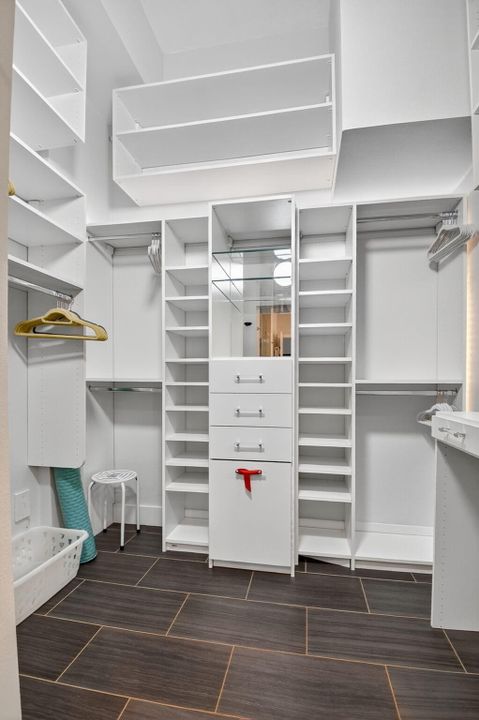 出租: $4,250 (2 贝兹, 2 浴室, 1121 平方英尺)