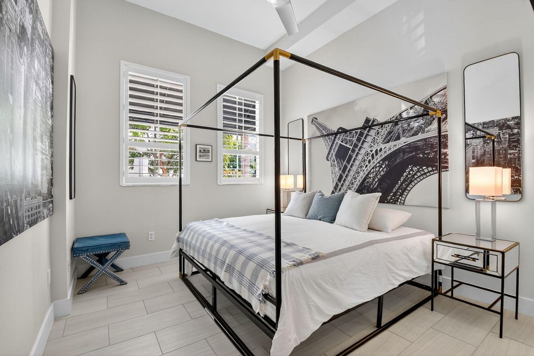 出租: $4,250 (2 贝兹, 2 浴室, 1121 平方英尺)