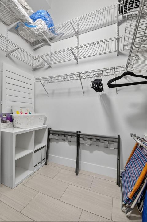 出租: $4,250 (2 贝兹, 2 浴室, 1121 平方英尺)