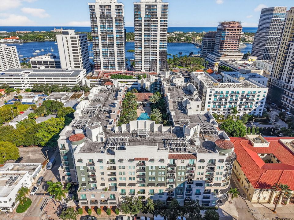 出租: $4,250 (2 贝兹, 2 浴室, 1121 平方英尺)