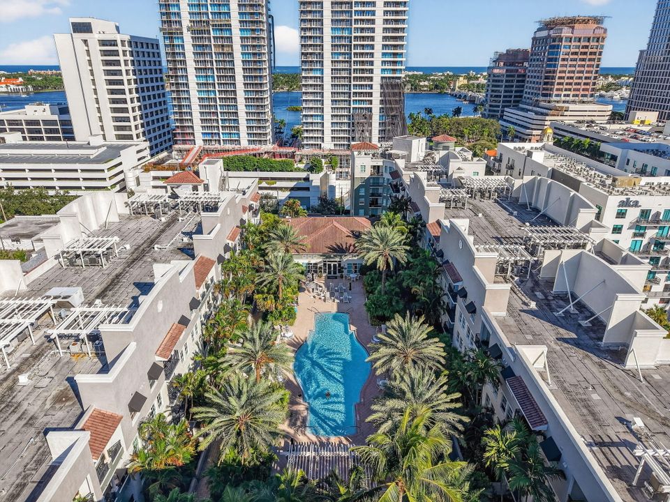 出租: $4,250 (2 贝兹, 2 浴室, 1121 平方英尺)