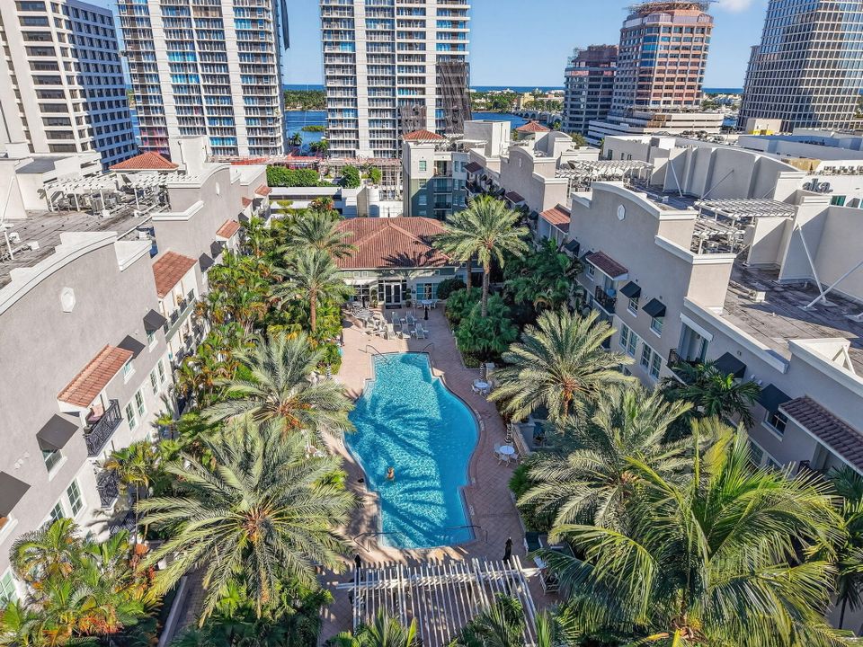 出租: $4,250 (2 贝兹, 2 浴室, 1121 平方英尺)