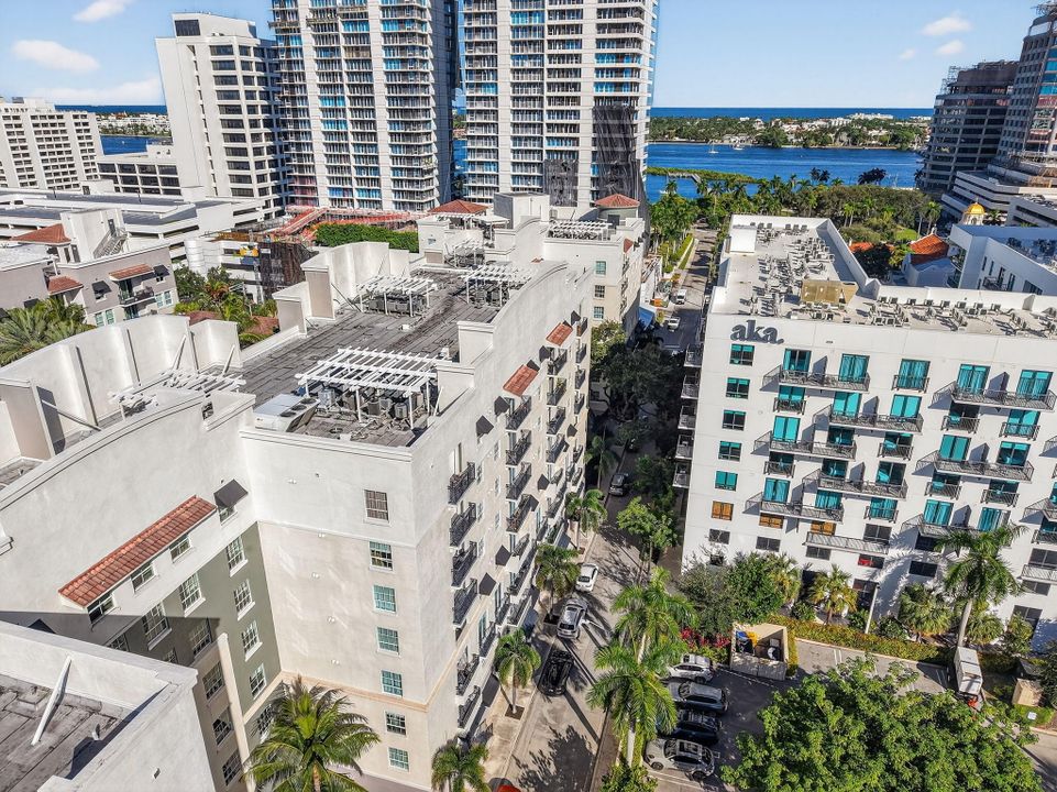 出租: $4,250 (2 贝兹, 2 浴室, 1121 平方英尺)