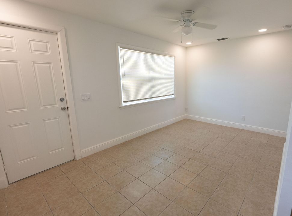 待售: $350,000 (2 贝兹, 1 浴室, 567 平方英尺)