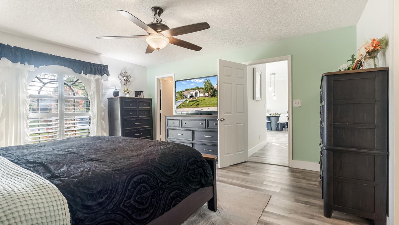 待售: $875,000 (4 贝兹, 2 浴室, 2283 平方英尺)