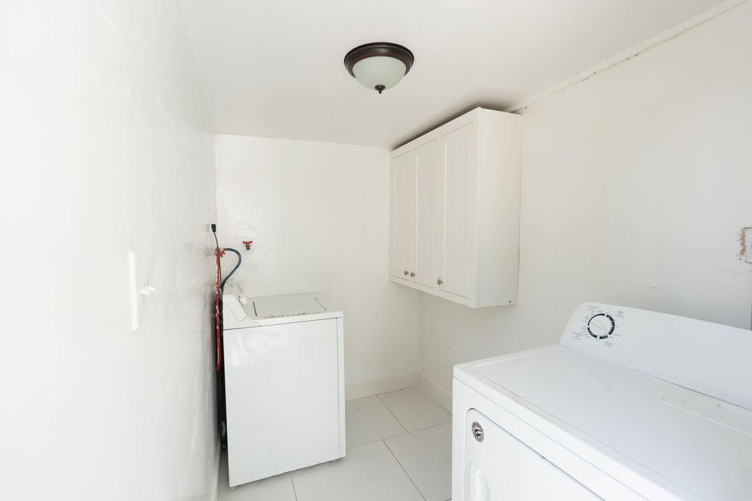 待售: $350,000 (2 贝兹, 1 浴室, 567 平方英尺)