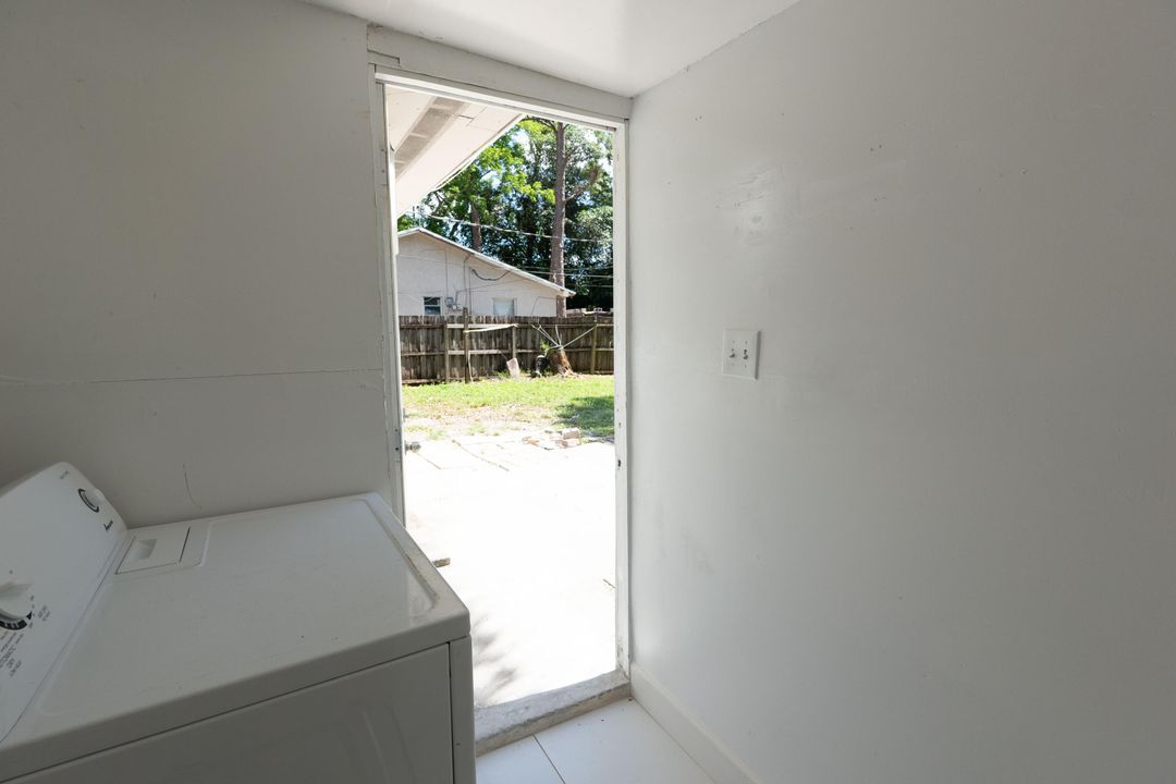 待售: $350,000 (2 贝兹, 1 浴室, 567 平方英尺)