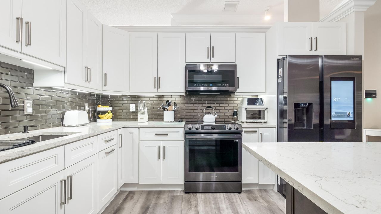 待售: $875,000 (4 贝兹, 2 浴室, 2283 平方英尺)