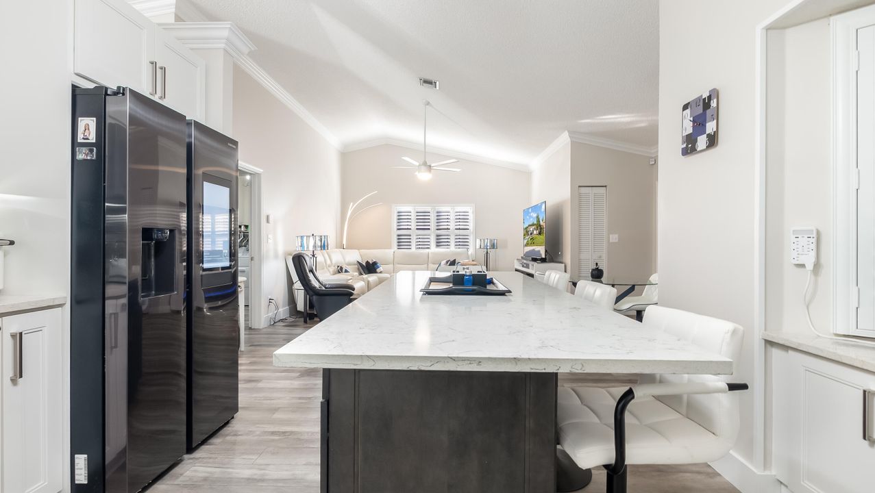 待售: $875,000 (4 贝兹, 2 浴室, 2283 平方英尺)