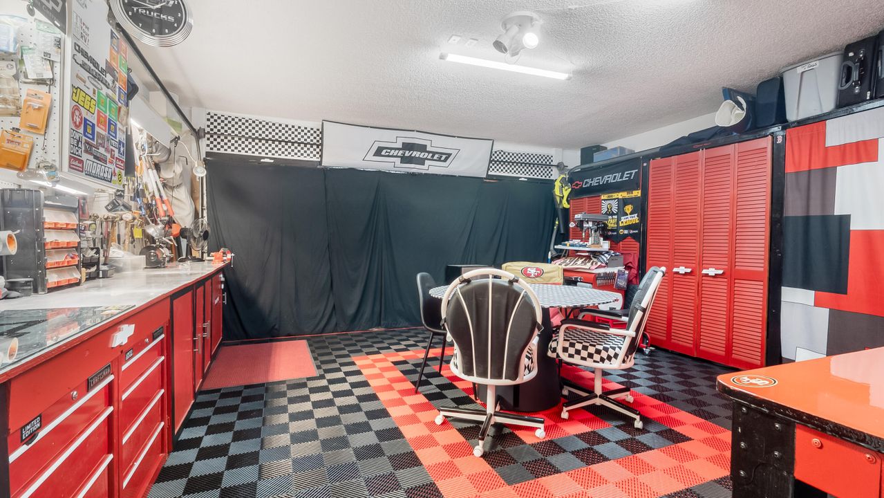 待售: $875,000 (4 贝兹, 2 浴室, 2283 平方英尺)