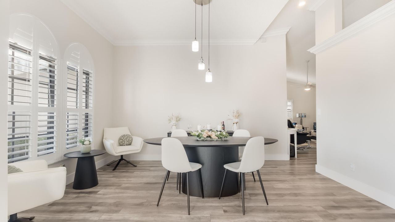 待售: $875,000 (4 贝兹, 2 浴室, 2283 平方英尺)