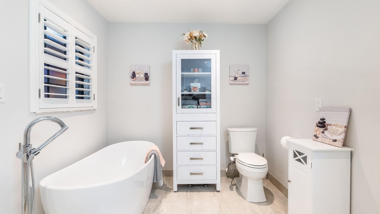 待售: $875,000 (4 贝兹, 2 浴室, 2283 平方英尺)