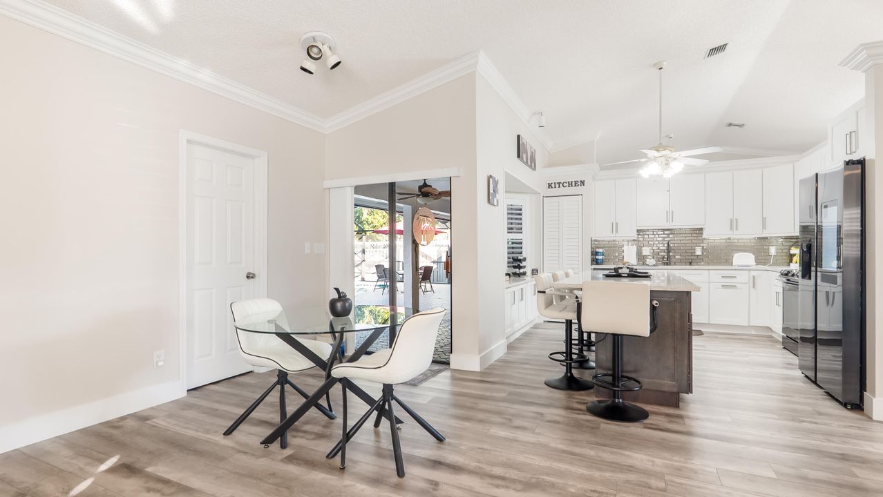 待售: $875,000 (4 贝兹, 2 浴室, 2283 平方英尺)