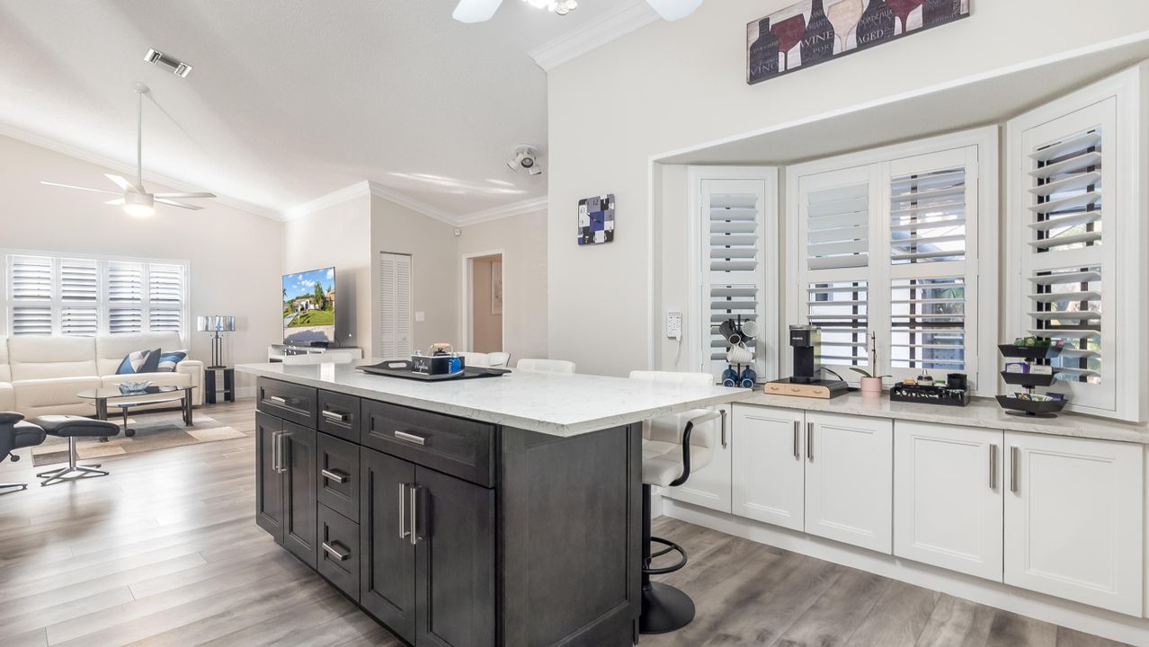 待售: $875,000 (4 贝兹, 2 浴室, 2283 平方英尺)