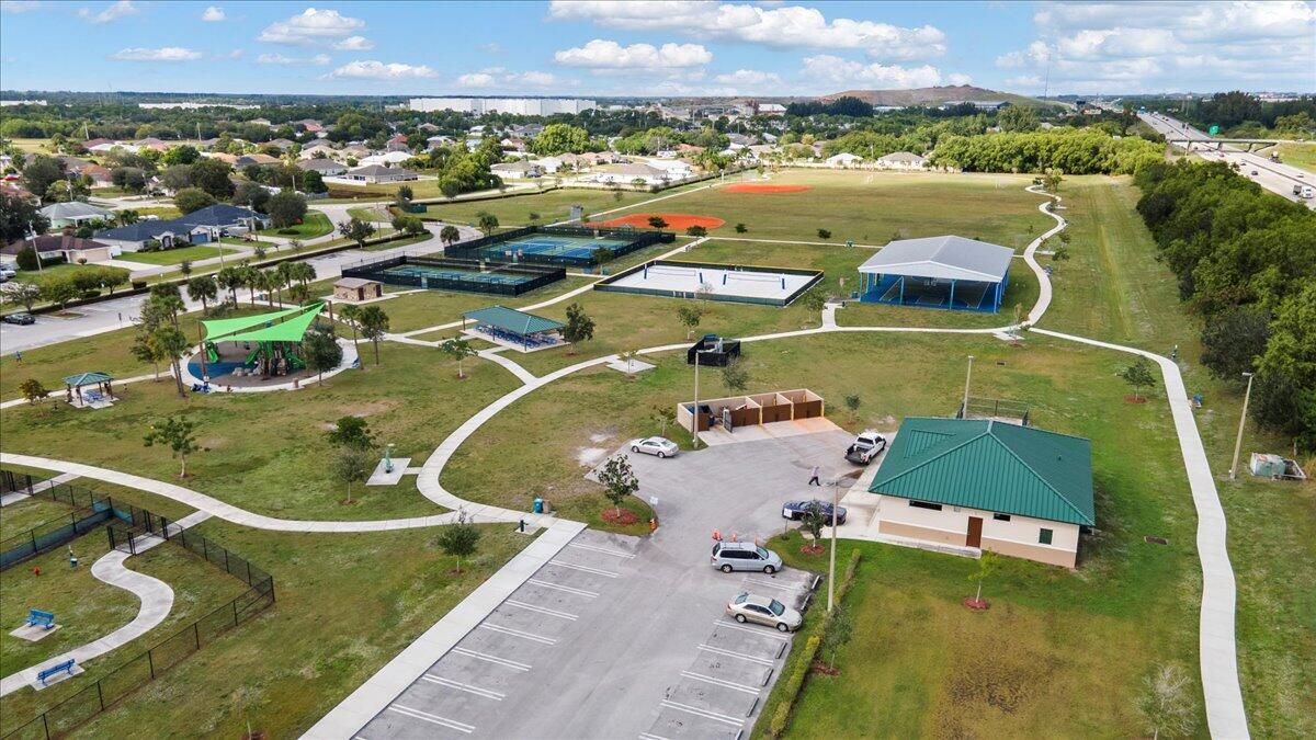 待售: $450,000 (3 贝兹, 2 浴室, 1797 平方英尺)