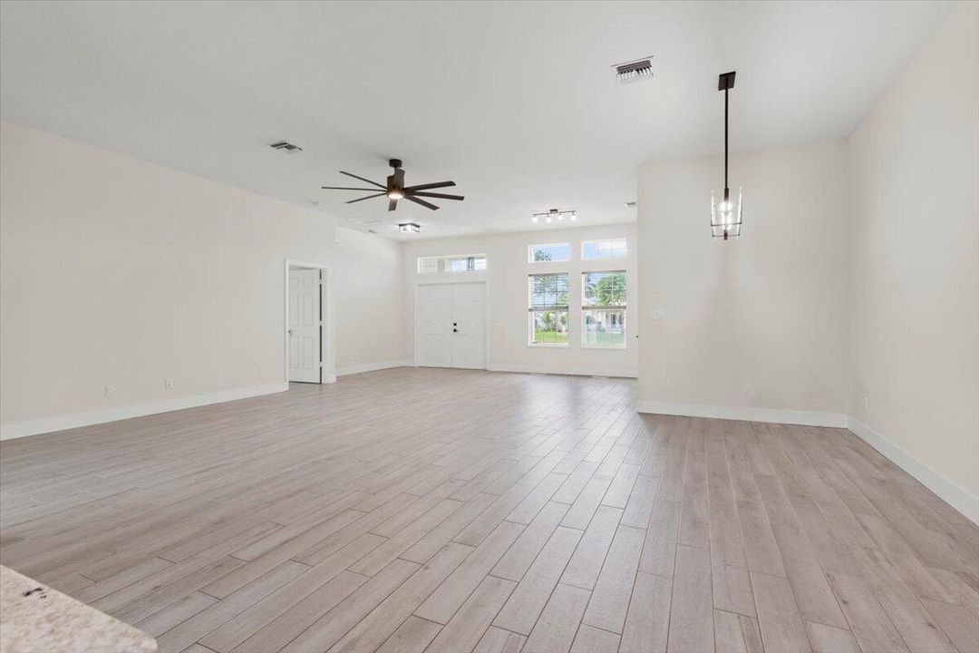 待售: $450,000 (3 贝兹, 2 浴室, 1797 平方英尺)