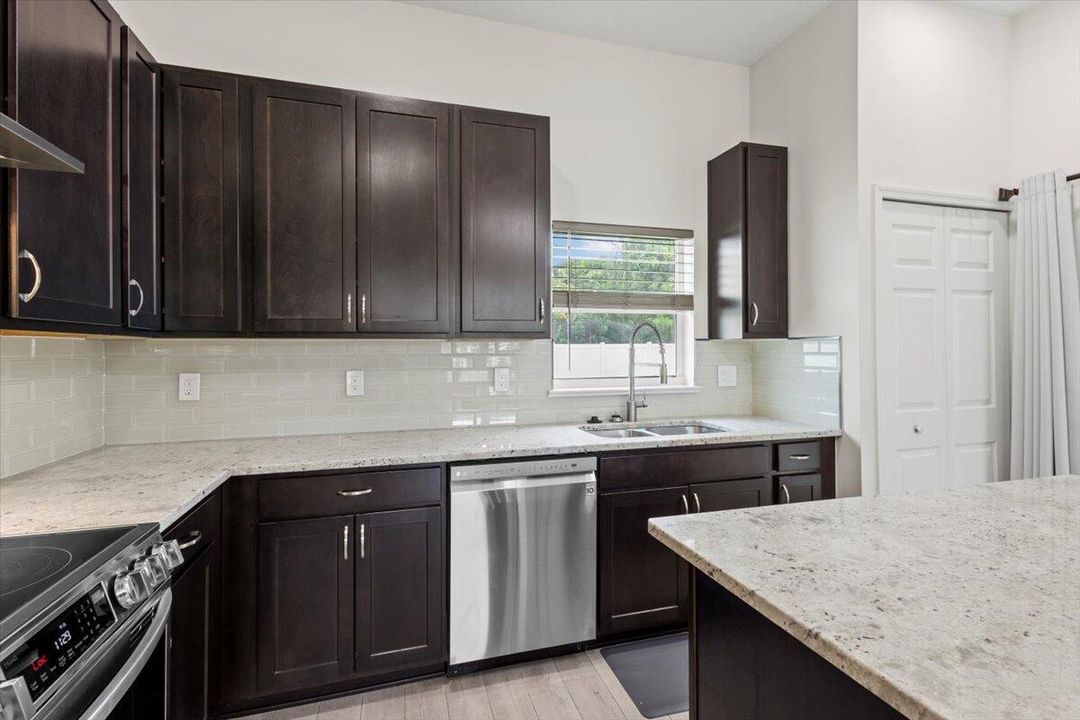 待售: $450,000 (3 贝兹, 2 浴室, 1797 平方英尺)