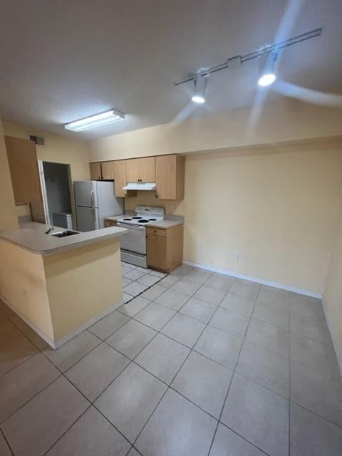 В аренду: $1,900 (2 спален, 2 ванн, 1051 Квадратных фут)