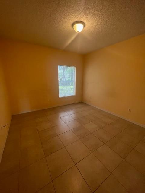 В аренду: $1,900 (2 спален, 2 ванн, 1051 Квадратных фут)