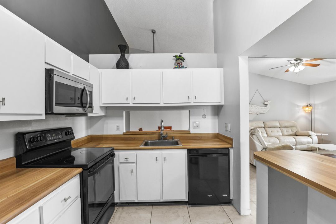 For Sale: $270,000 (2 beds, 2 baths, 1000 Square Feet)