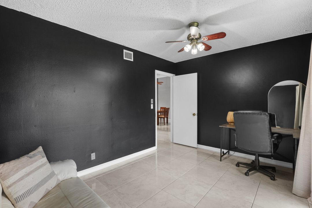 For Sale: $270,000 (2 beds, 2 baths, 1000 Square Feet)