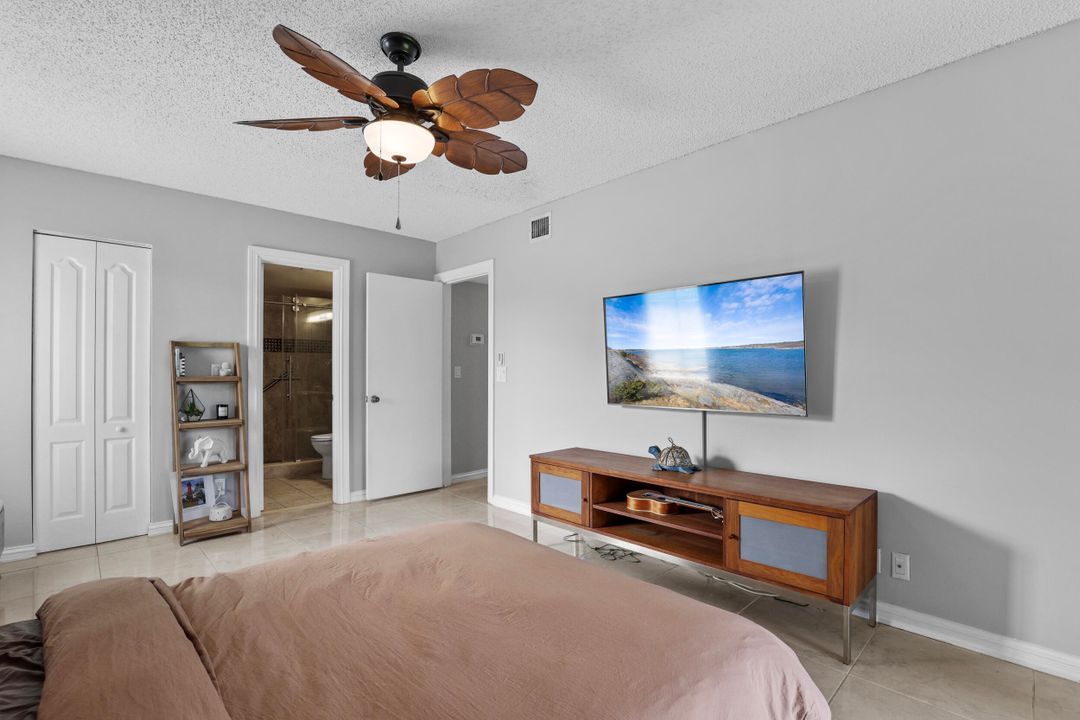 For Sale: $270,000 (2 beds, 2 baths, 1000 Square Feet)