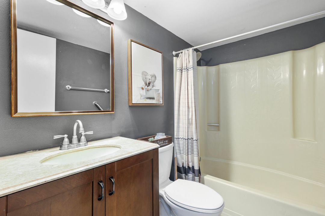 For Sale: $270,000 (2 beds, 2 baths, 1000 Square Feet)