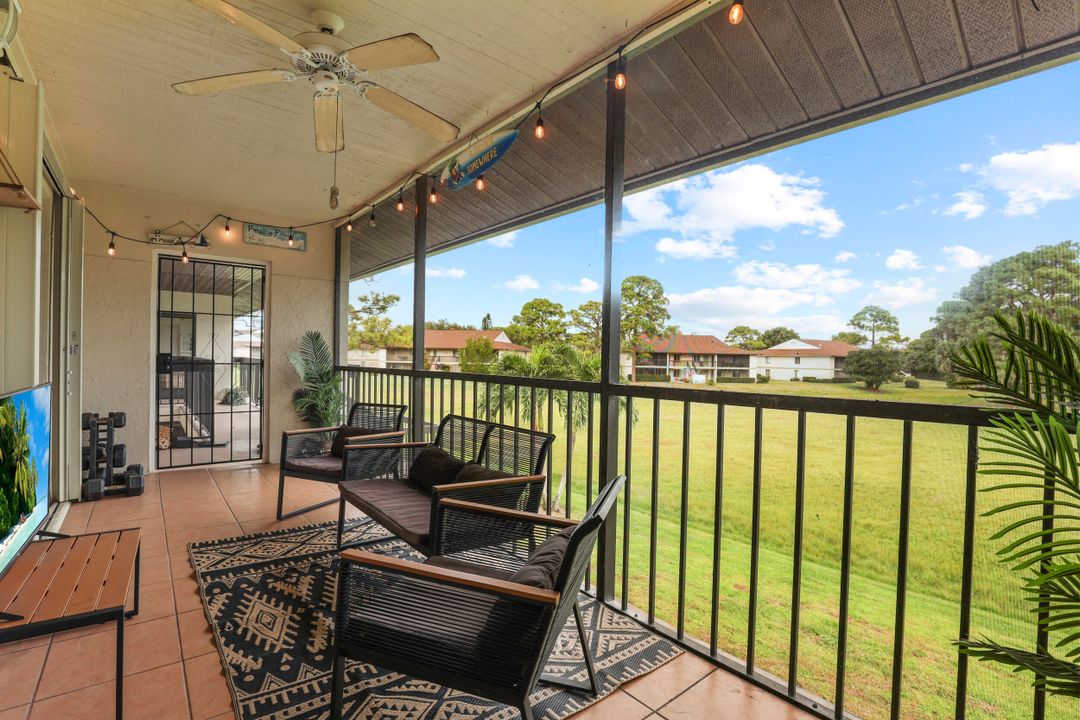 For Sale: $270,000 (2 beds, 2 baths, 1000 Square Feet)